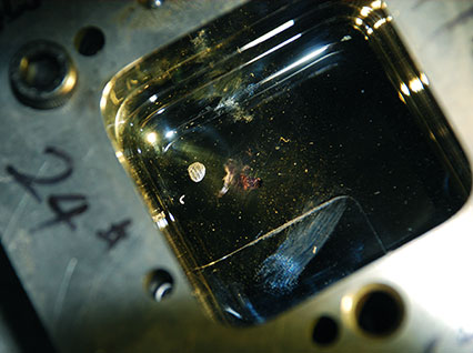 <a href='http://www.0467rc.com.cn/product/3.htm' class='text_a'>模具激光焊機</a>修復鏡面模具效果